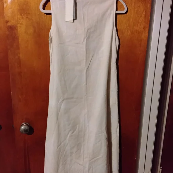 Black and White Sleeveless Sheath Dress with Mock Neck - Picture 3 of 3